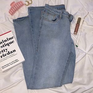 Size: Small Brandy Melville J. GALT Sophie Light Wash Jeans